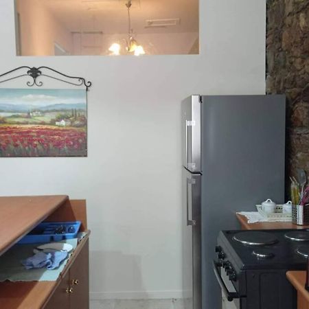 The -300 -A Centrally Located Heritage Home スパルティ エクステリア 写真