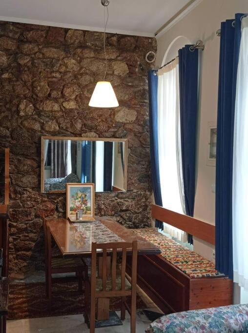 The -300 -A Centrally Located Heritage Home スパルティ エクステリア 写真