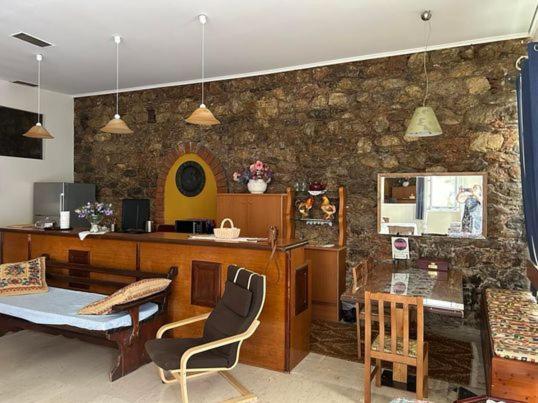 The -300 -A Centrally Located Heritage Home スパルティ エクステリア 写真