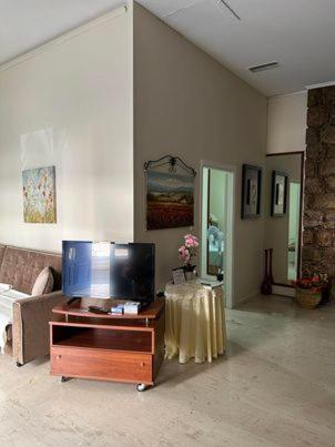 The -300 -A Centrally Located Heritage Home スパルティ エクステリア 写真