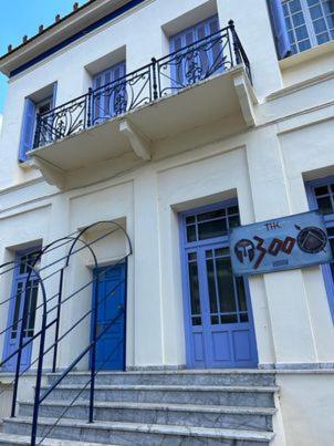 The -300 -A Centrally Located Heritage Home スパルティ エクステリア 写真