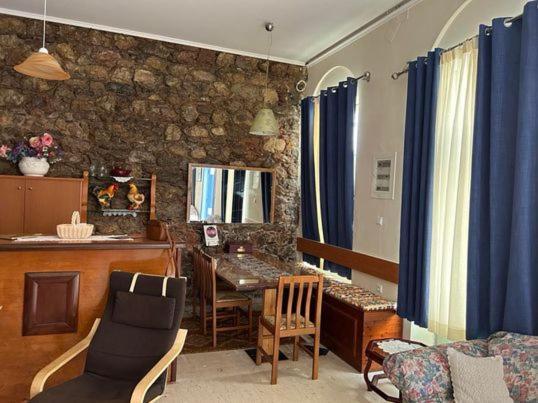 The -300 -A Centrally Located Heritage Home スパルティ エクステリア 写真
